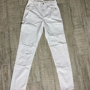 American Eagle White Mom Jeans NEW WITH TAGS